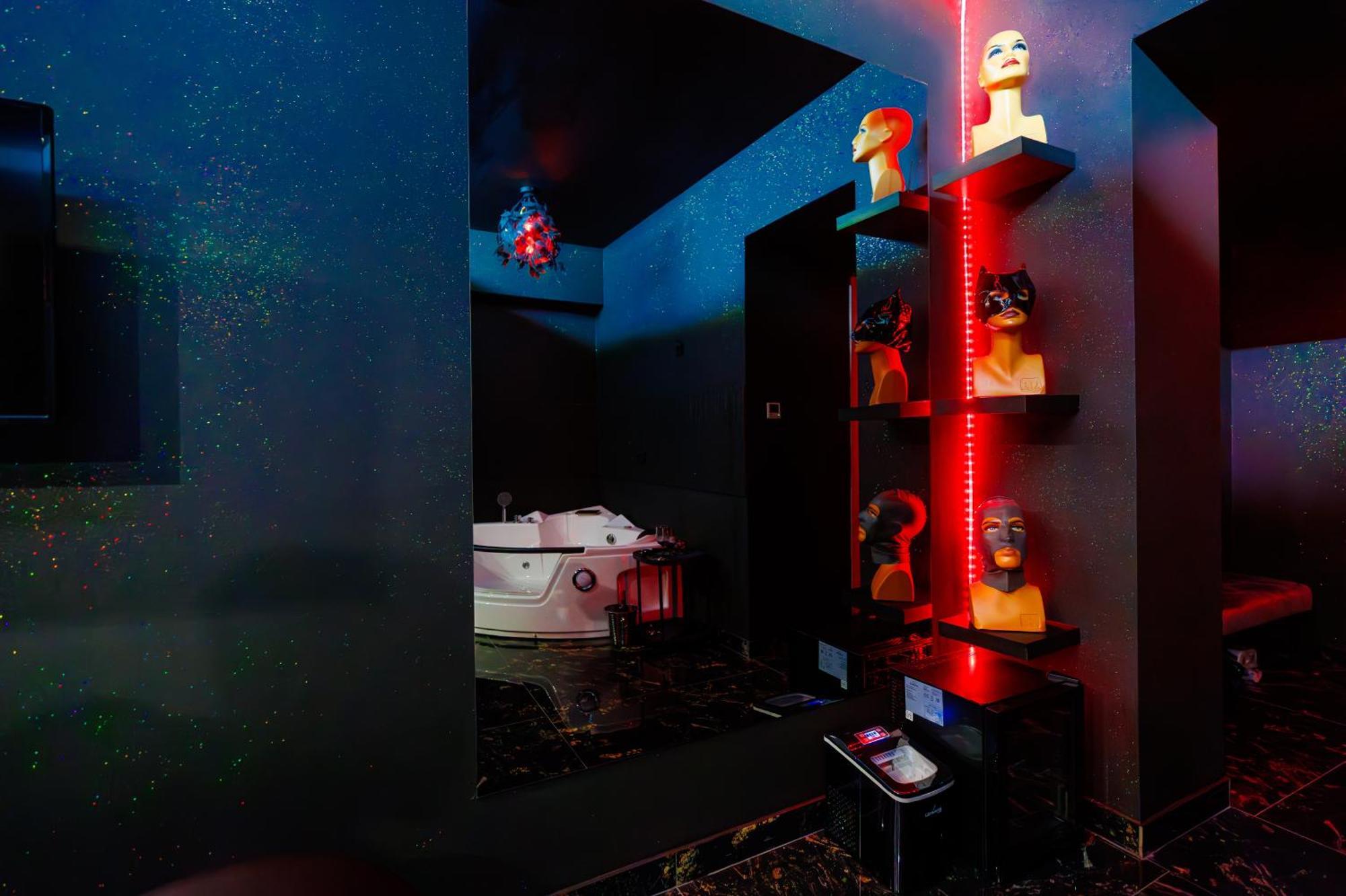 Romeo Nights - Love Rooms - Adults Only Бухарест Экстерьер фото