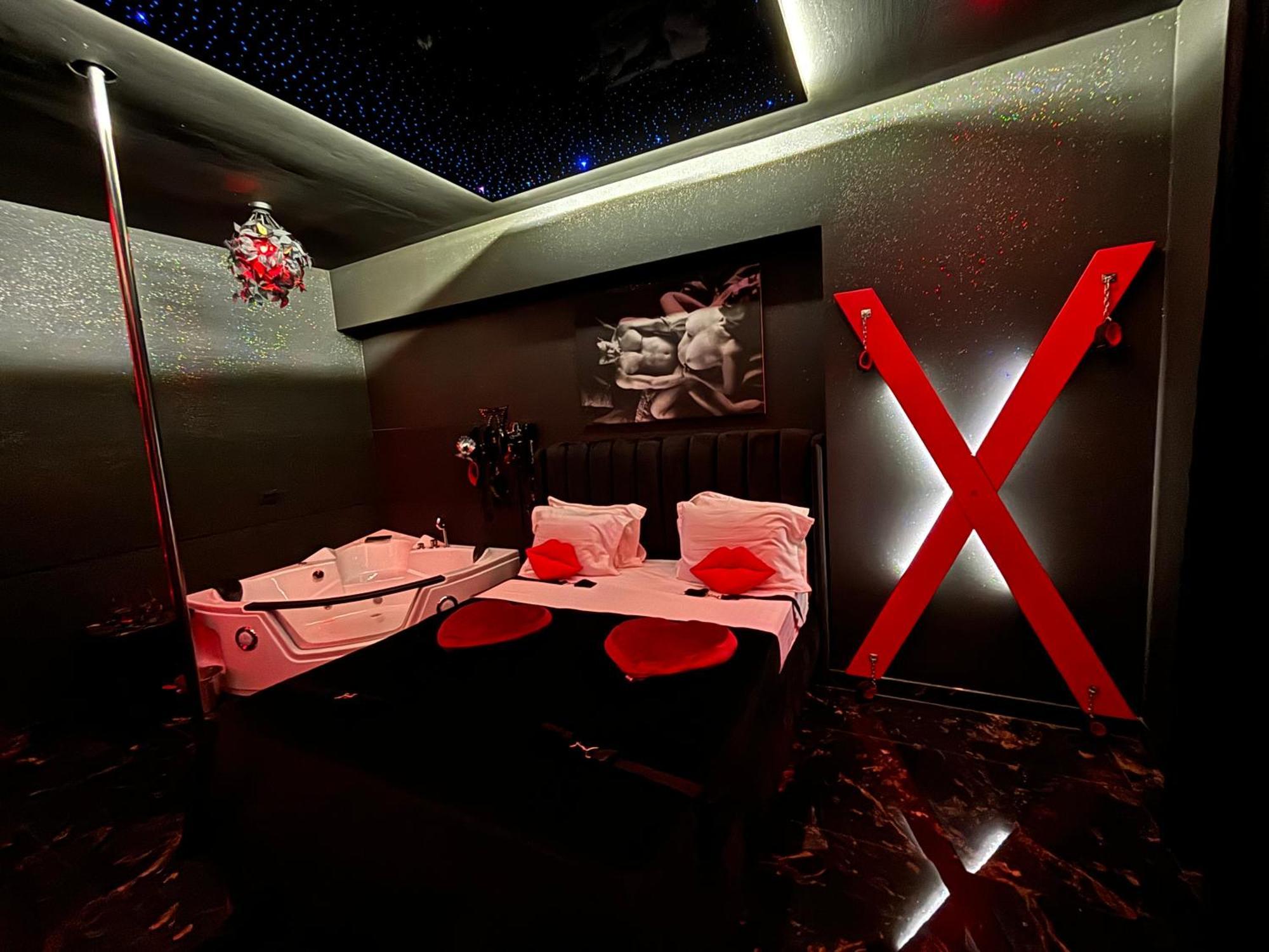 Romeo Nights - Love Rooms - Adults Only Бухарест Экстерьер фото
