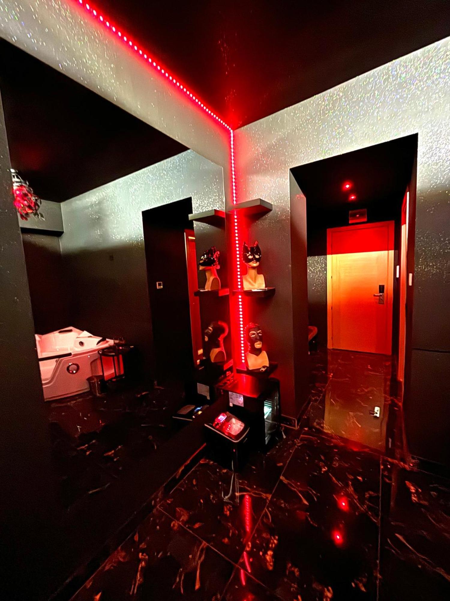 Romeo Nights - Love Rooms - Adults Only Бухарест Экстерьер фото